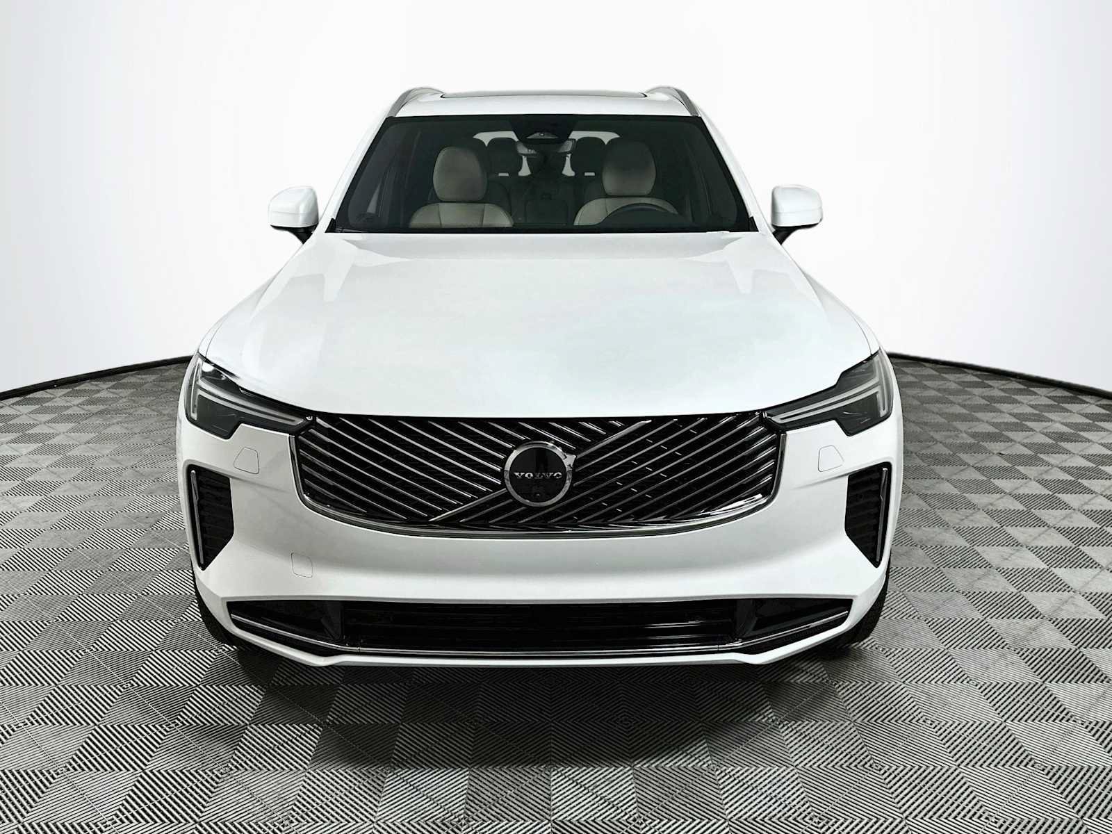 New 2026 Volvo XC90 B6 Plus w/ Protection Package AWD/4WD image 2