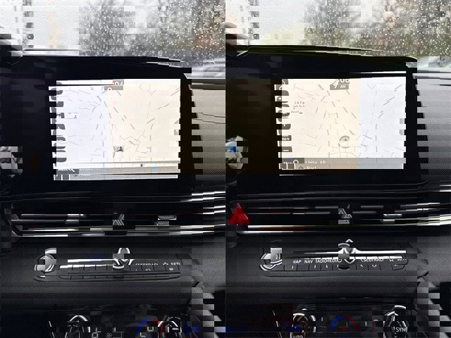 Used 2024 Hyundai Elantra SEL image 34