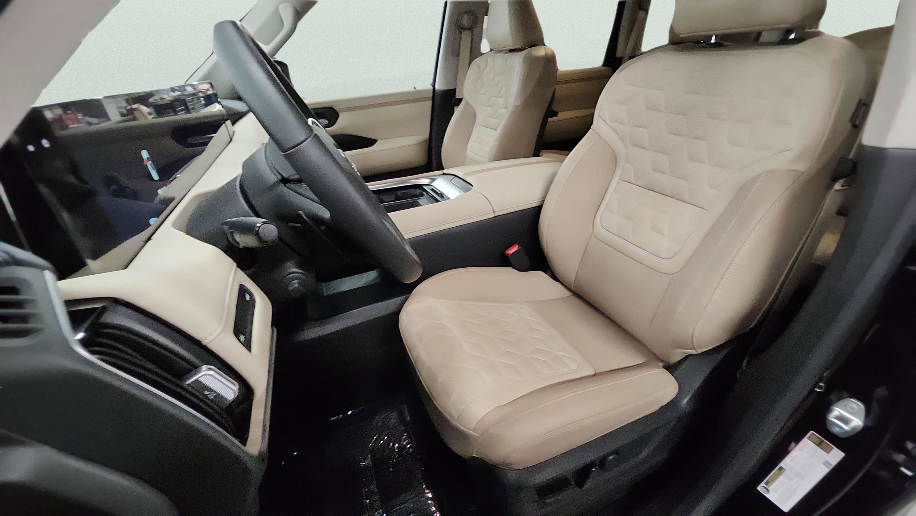 Used 2025 Nissan Armada Platinum AWD/4WD image 10