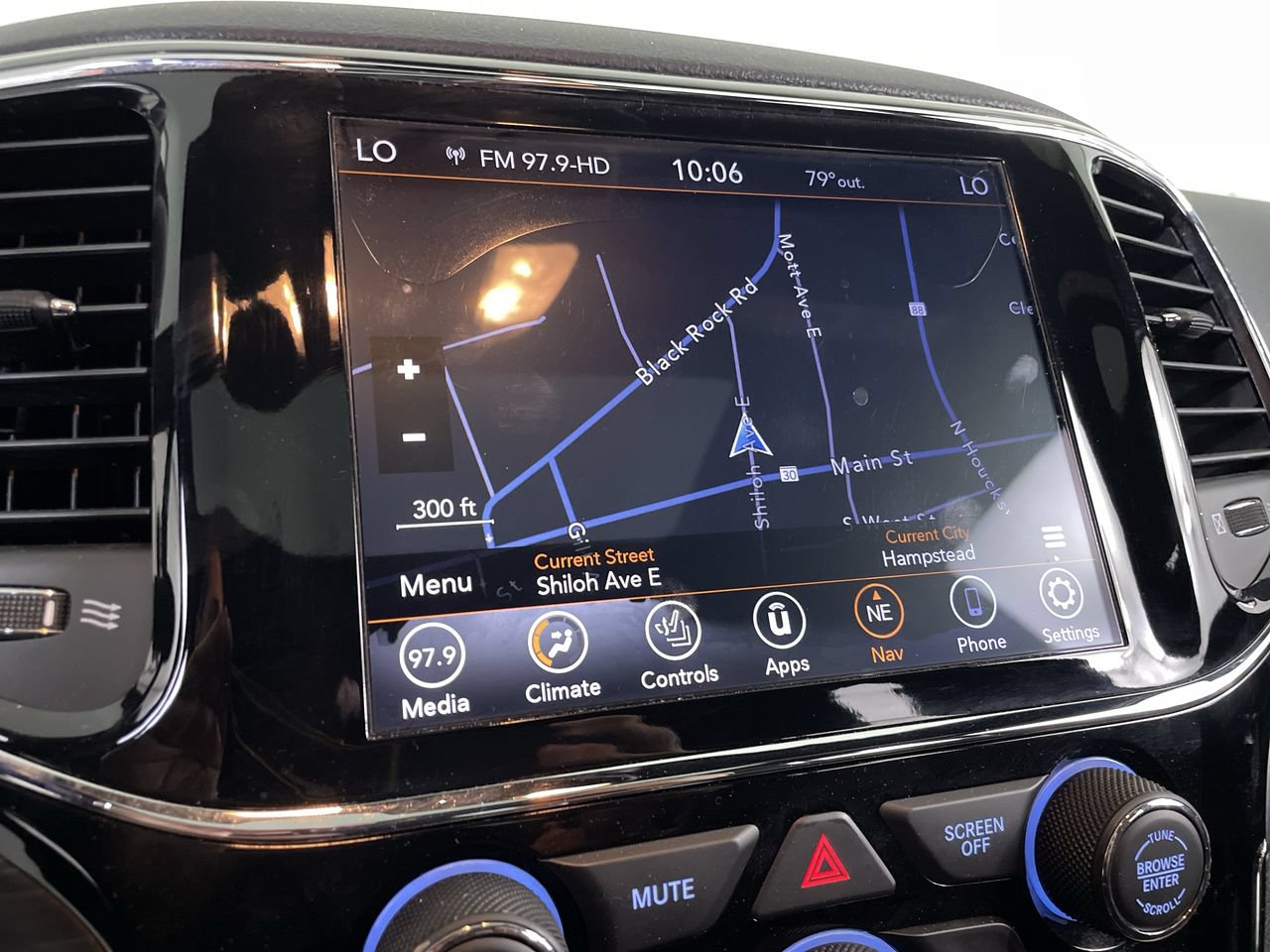 Used 2020 Jeep Grand Cherokee Altitude AWD/4WD image 16