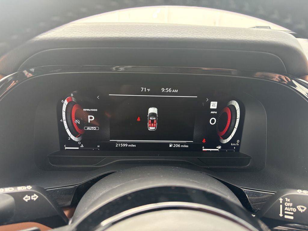 Used 2025 Nissan Pathfinder Platinum image 17