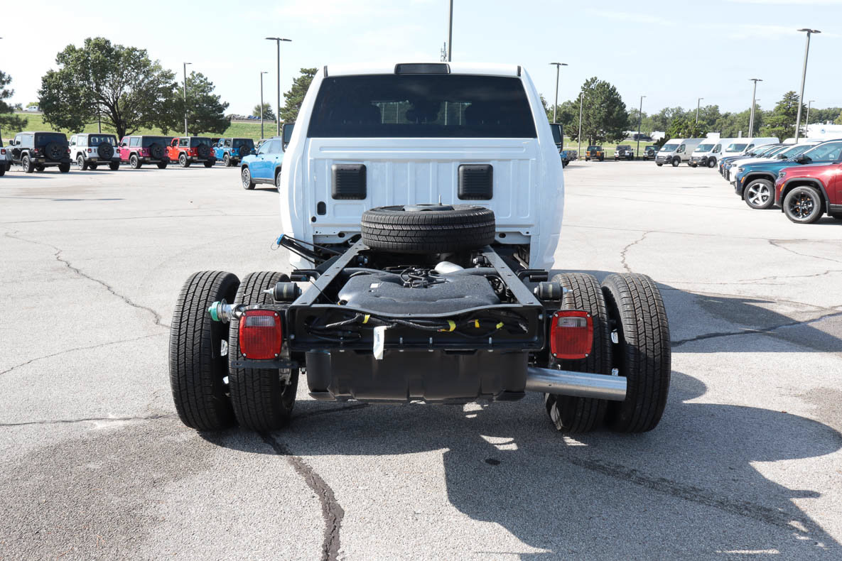 New 2027 RAM 3500 Tradesman w/ Chrome Appearance Group A AWD/4WD image 5