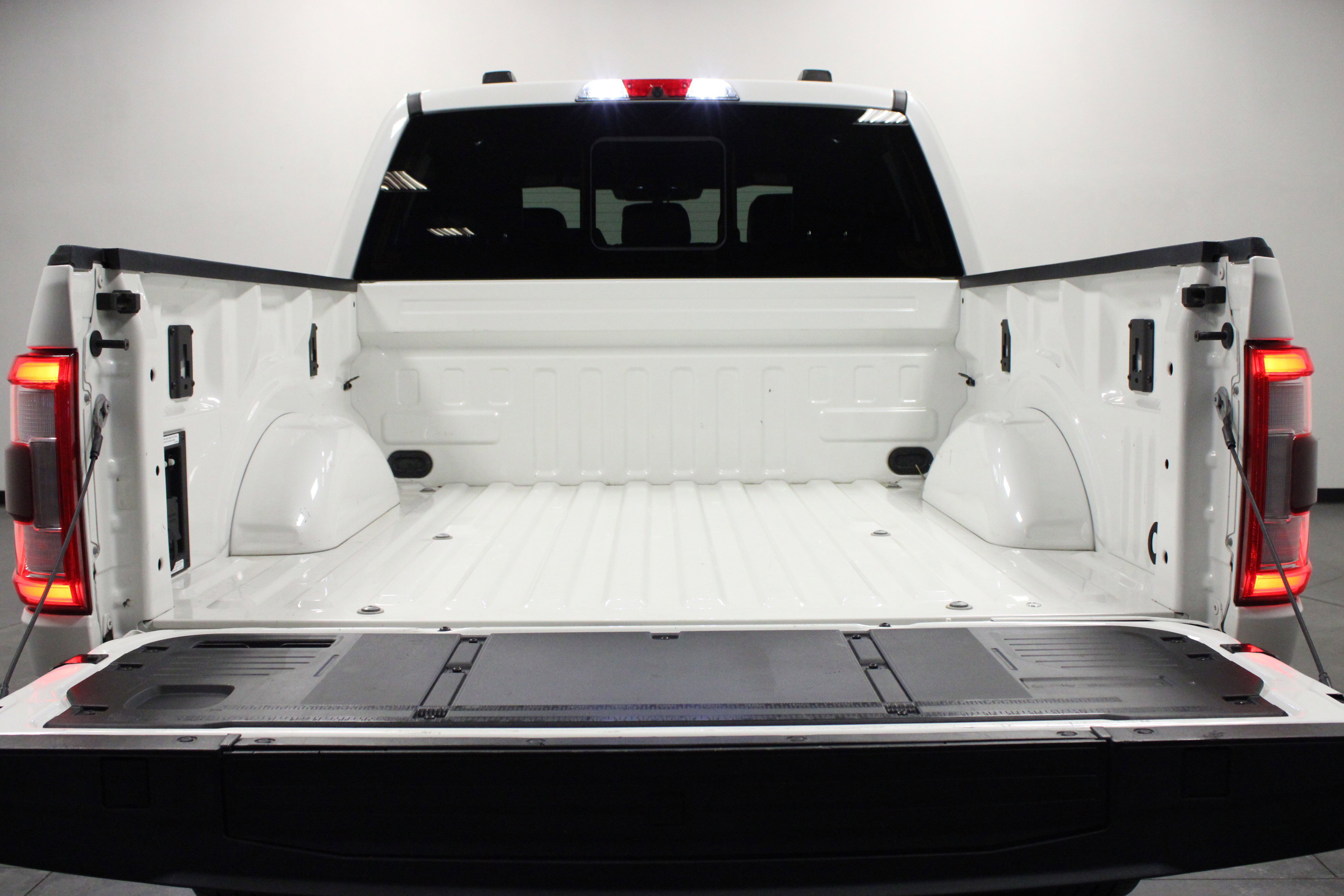 Used 2023 Ford F150 Lariat AWD/4WD image 14