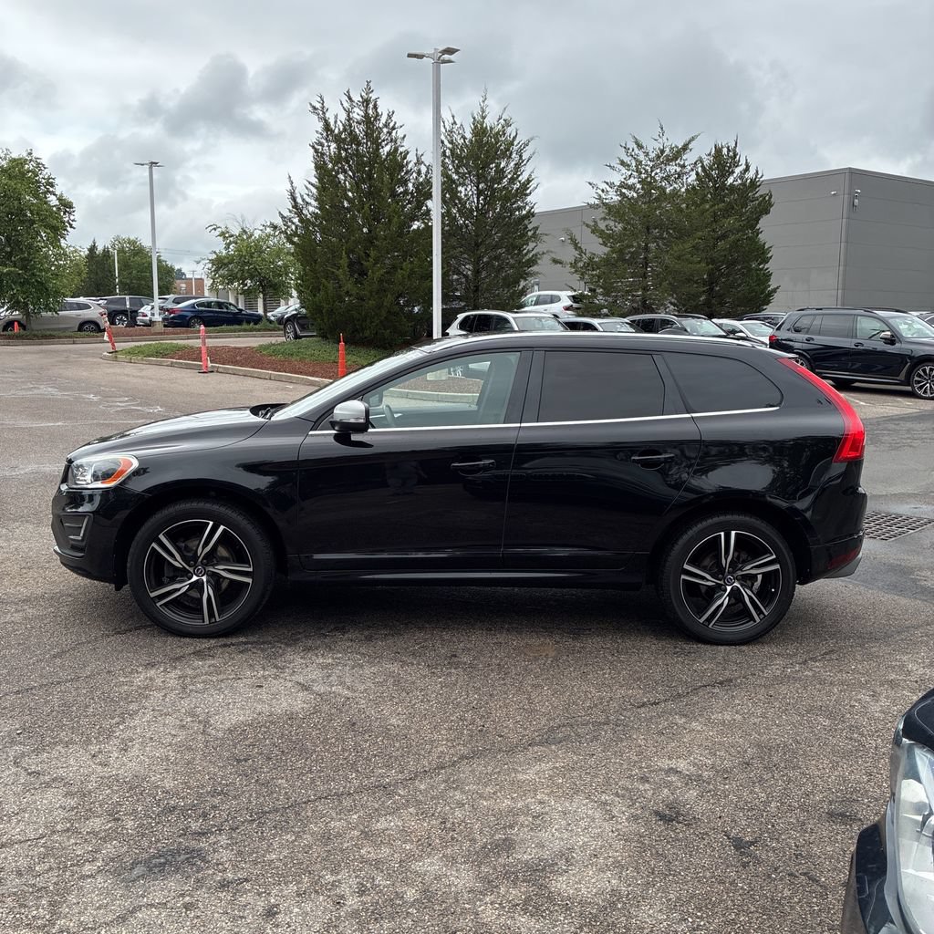Used 2017 Volvo XC60 T6 R-Design w/ Climate Package AWD/4WD image 3