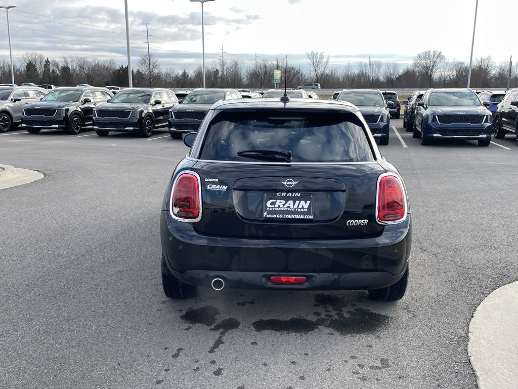 Used 2021 MINI Cooper 4-Door Hardtop image 6