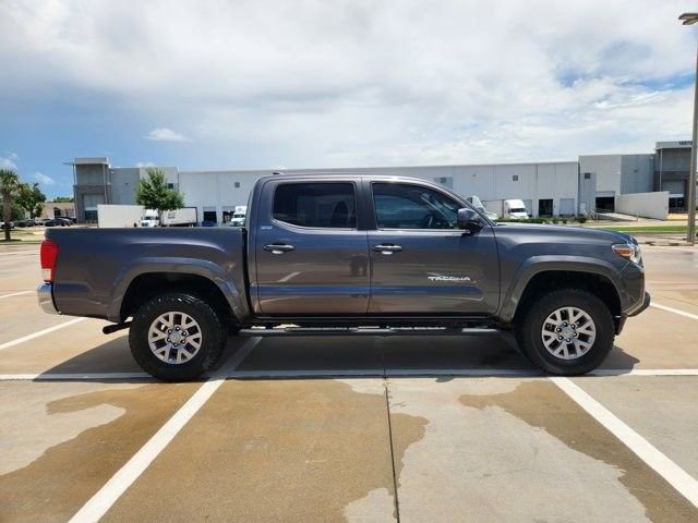 Used 2017 Toyota Tacoma SR5 w/ Tow Package RWD image 4