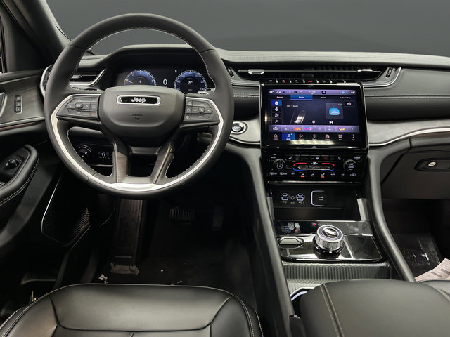 New 2025 Jeep Grand Cherokee Limited w/ Black Appearance Package AWD/4WD image 5