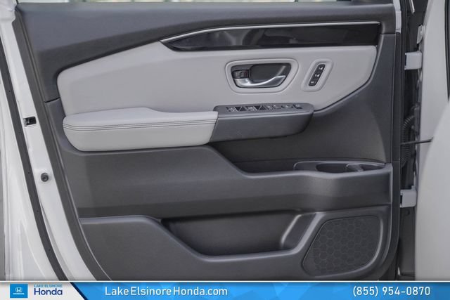 Used 2025 Honda Pilot Touring image 13