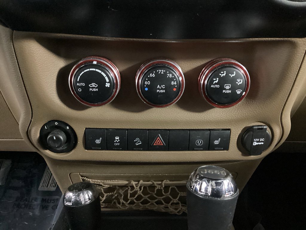 Used 2015 Jeep Wrangler Unlimited Rubicon w/ Dual Top Group AWD/4WD image 25