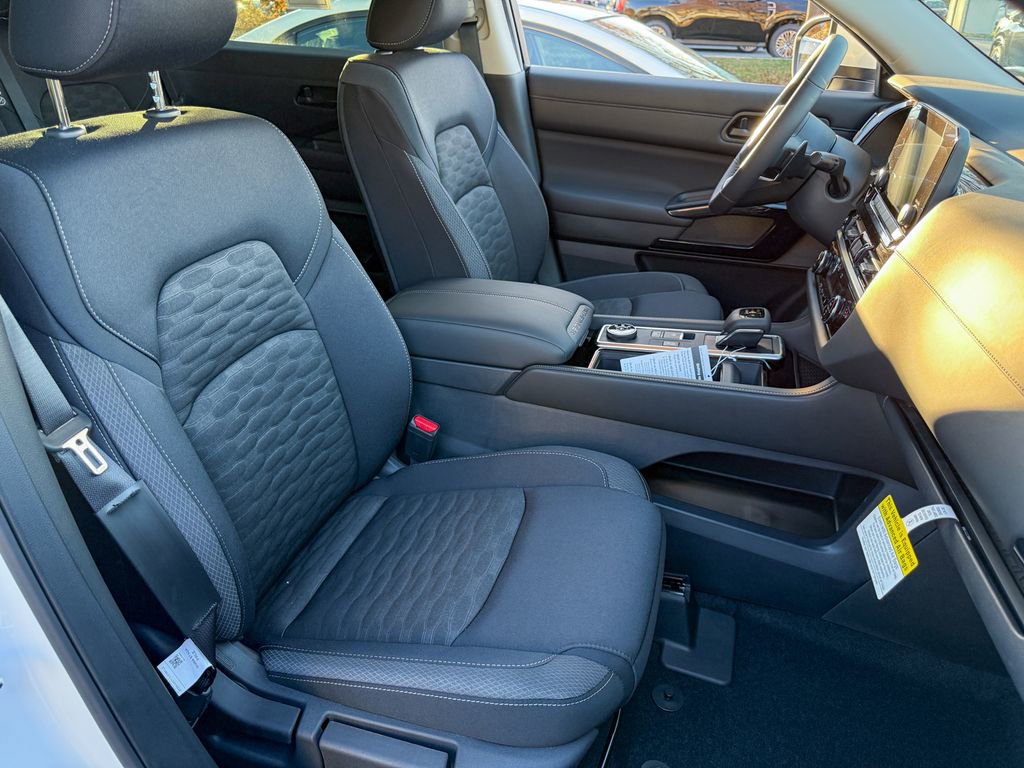New 2025 Nissan Pathfinder SV w/ Cargo Package image 9