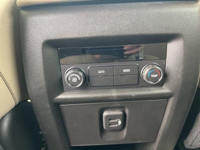 Used 2023 Chevrolet Traverse LS image 29