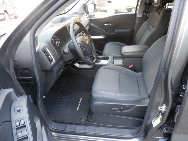 Used 2025 Nissan Frontier SV AWD/4WD image 17