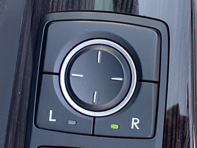 Used 2014 Lexus IS 350 w/ Luxury Package w/Gray Wood RWD image 13