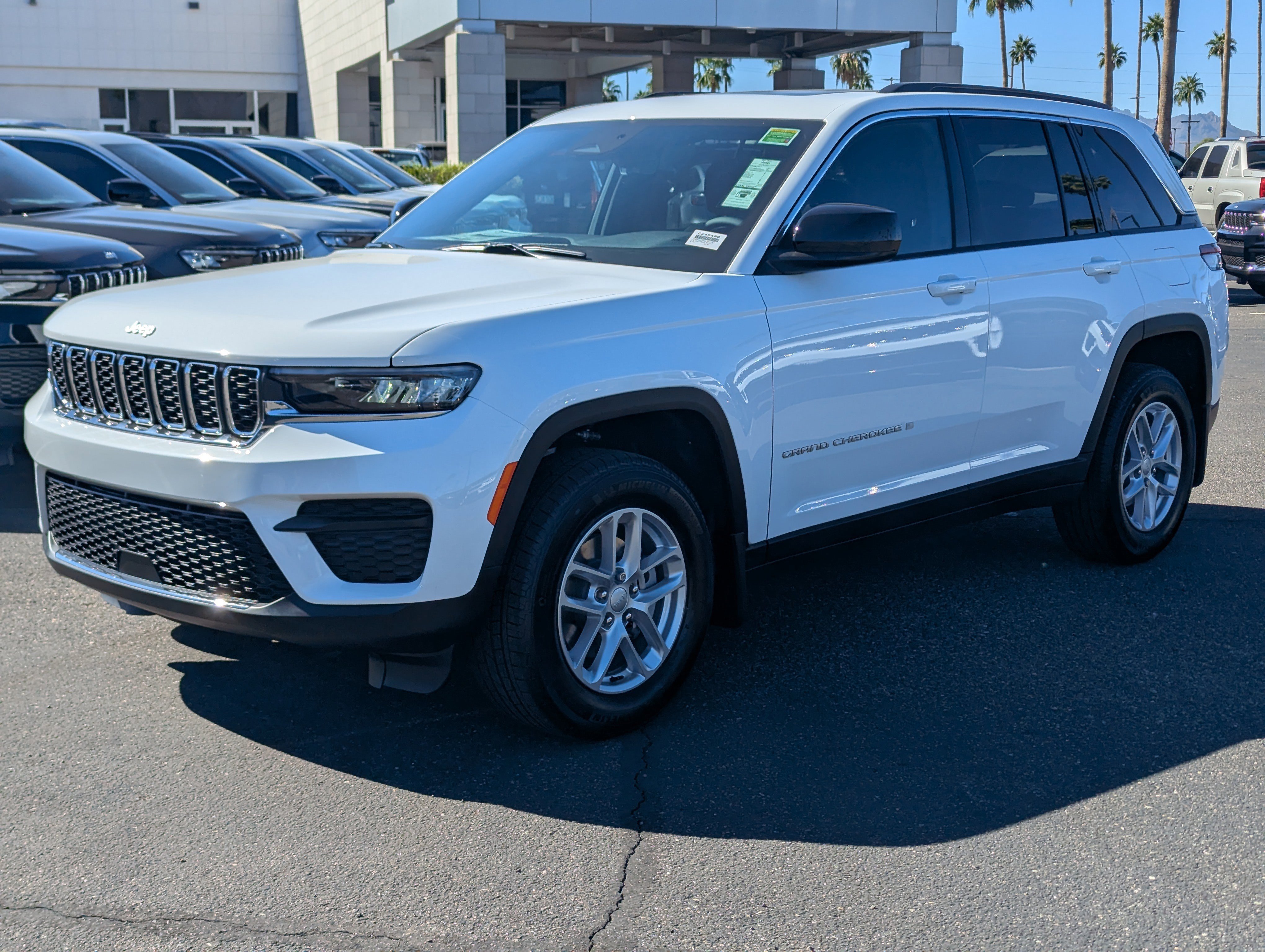 New 2025 Jeep Grand Cherokee Laredo X w/ Luxury Tech Group I image 5