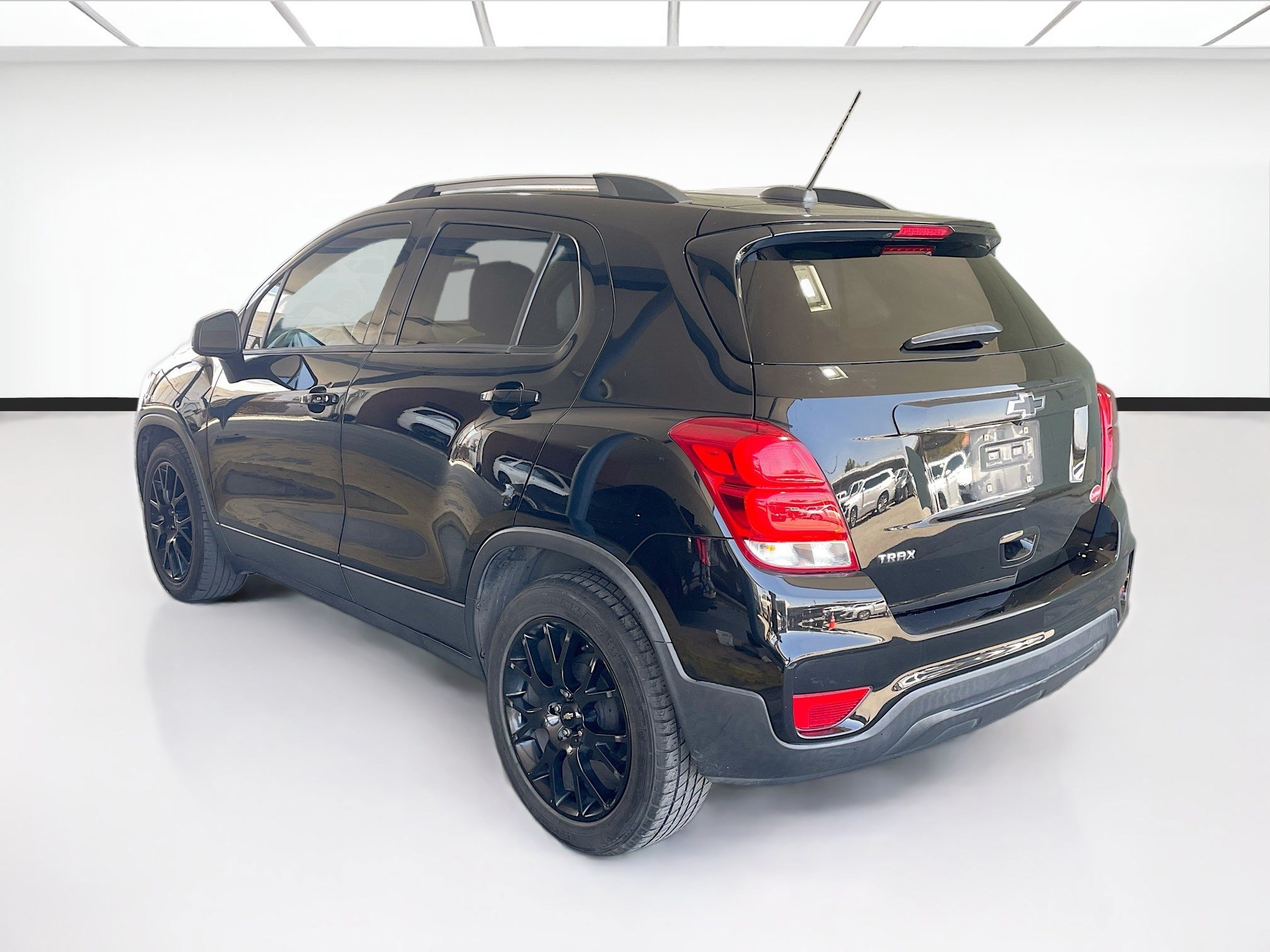 Used 2021 Chevrolet Trax LT w/ Midnight Edition FWD image 6
