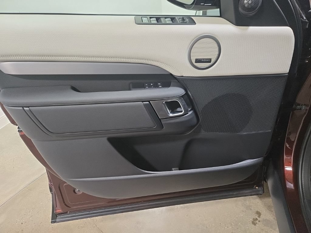New 2026 Land Rover Discovery Limited Edition AWD/4WD image 22