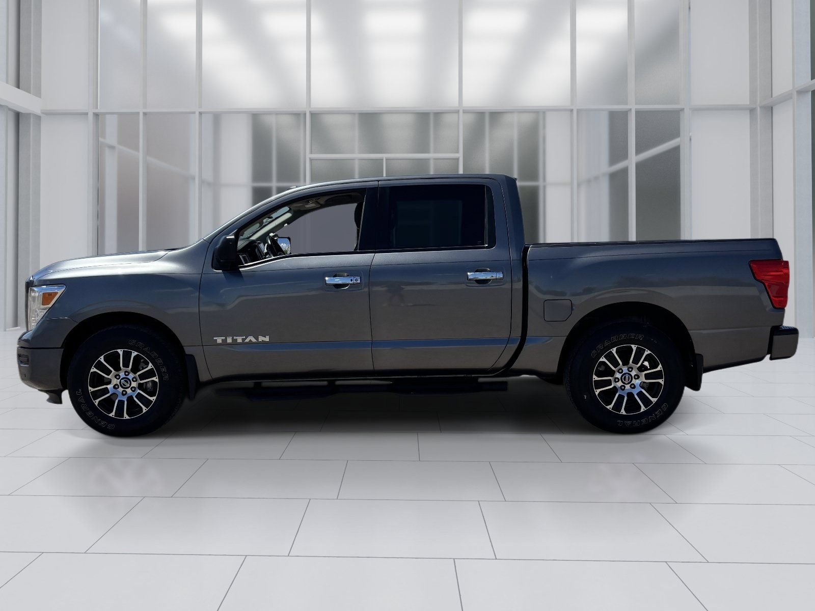Certified 2021 Nissan Titan SV w/ SV Convenience Package RWD image 3