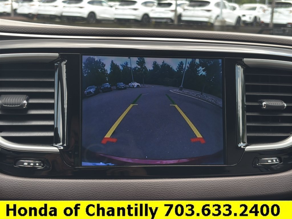 Used 2017 Chrysler Pacifica Touring-L w/ Tire & Wheel Group FWD image 14