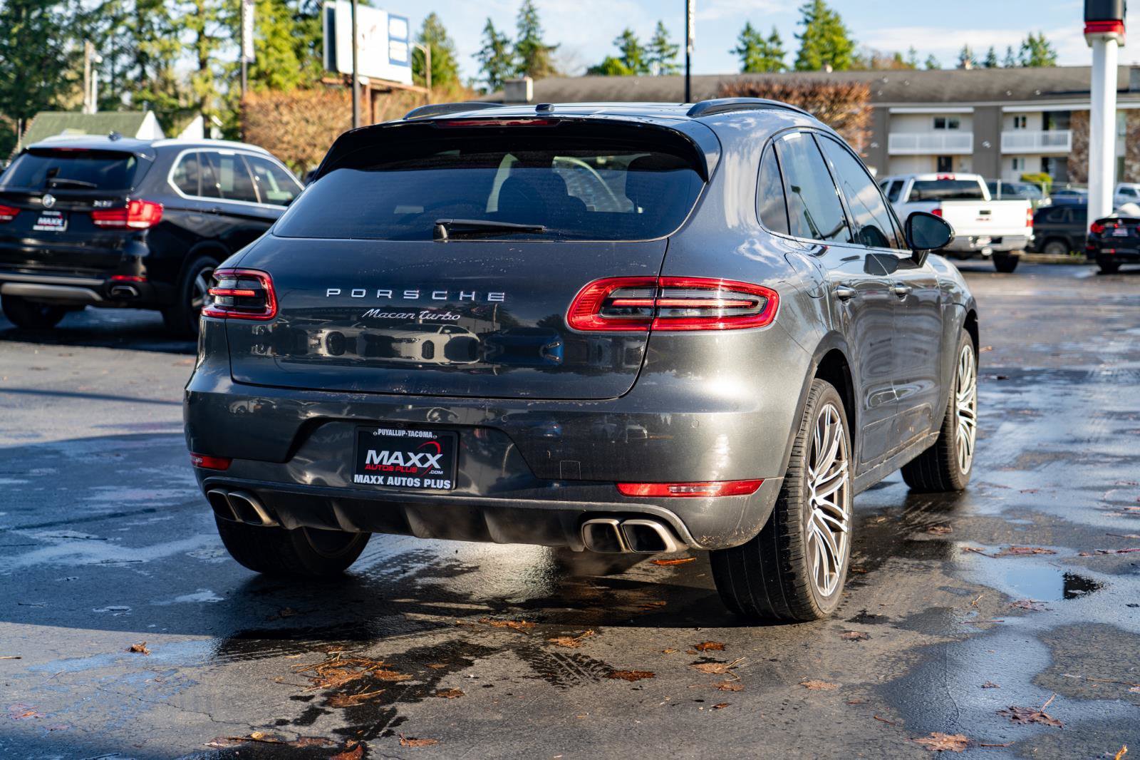 Used 2018 Porsche Macan Turbo AWD/4WD image 12