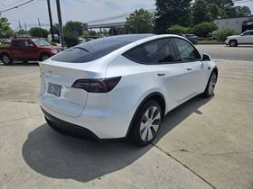 Used 2023 Tesla Model Y Long Range AWD/4WD image 3
