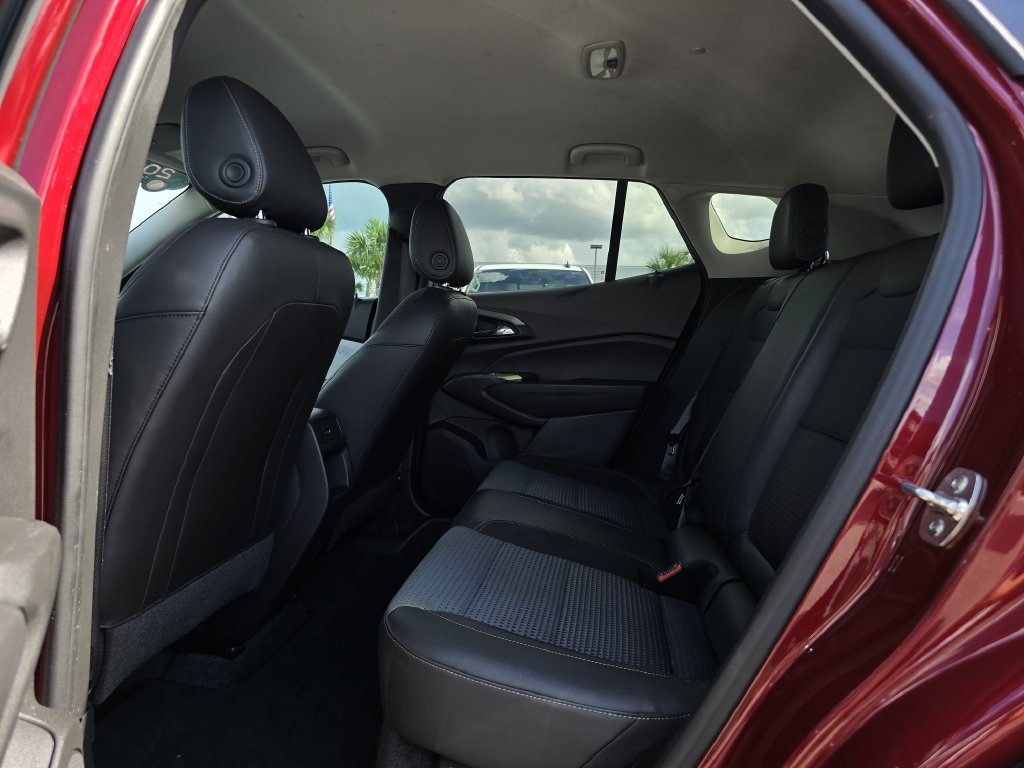 Used 2025 Chevrolet Trax LT w/ Driver Confidence Package FWD image 14