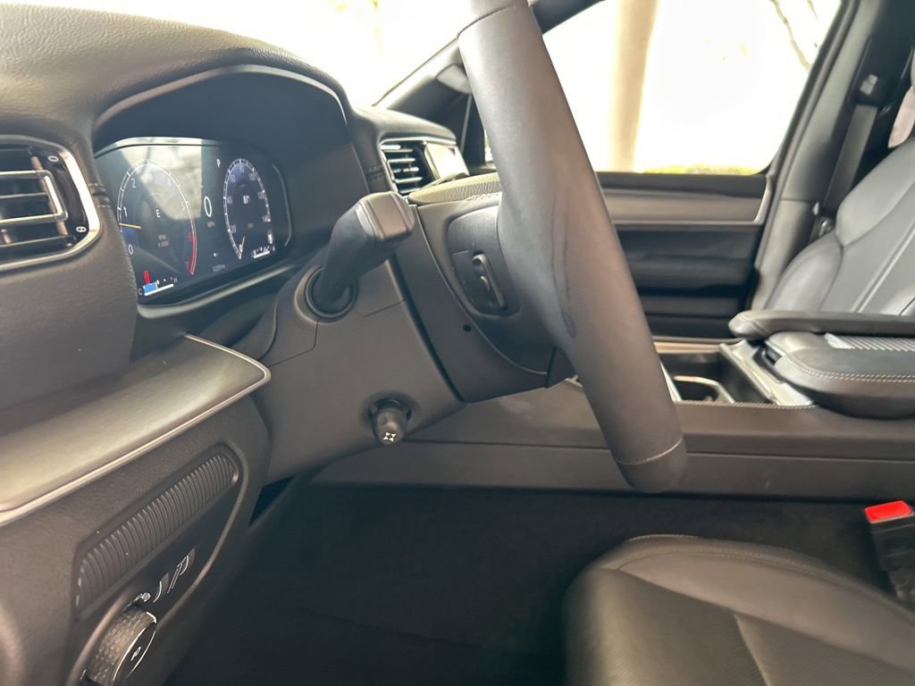 Used 2025 Jeep Wagoneer L Series II image 46