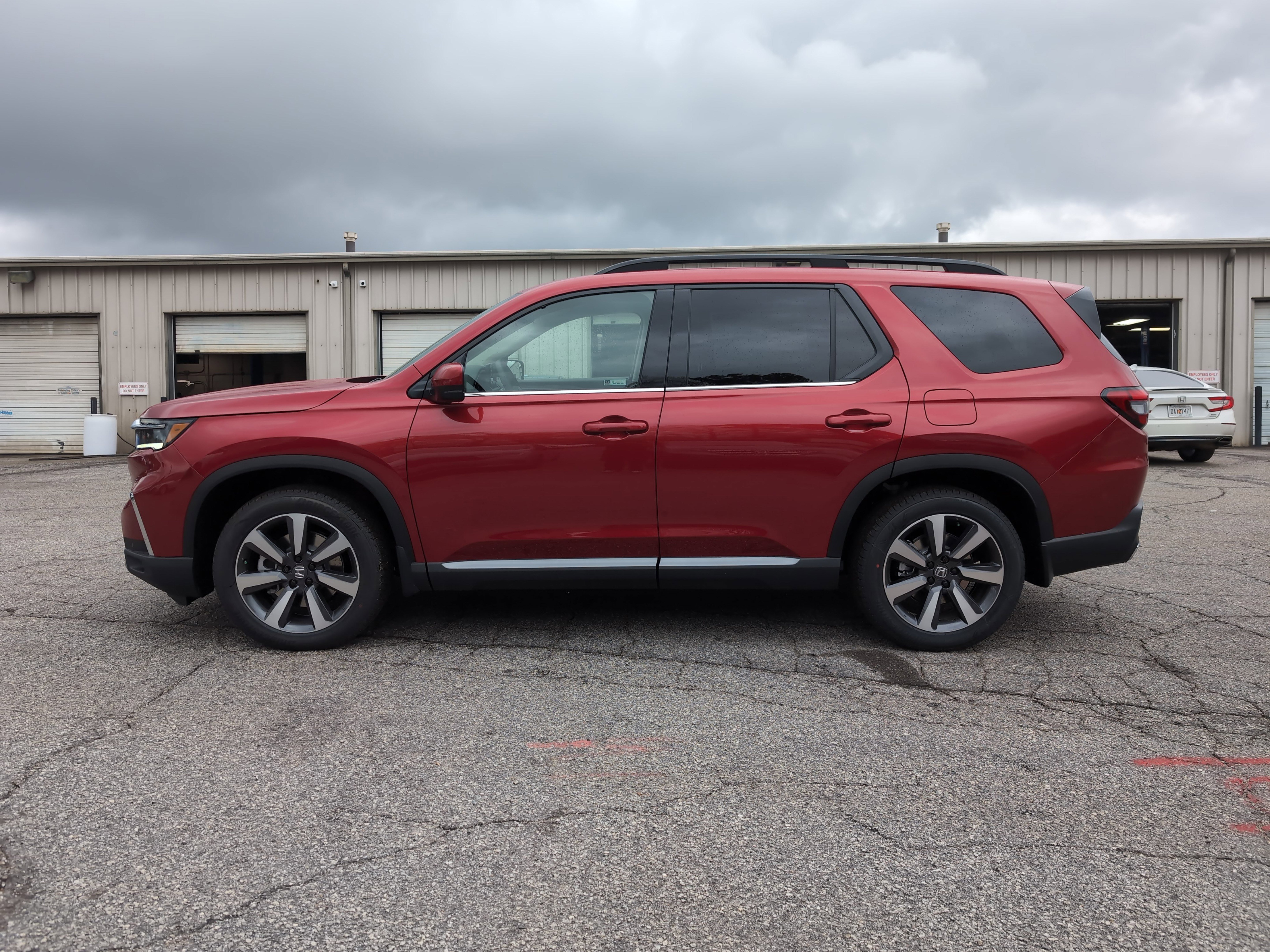 Certified 2025 Honda Pilot Touring image 8