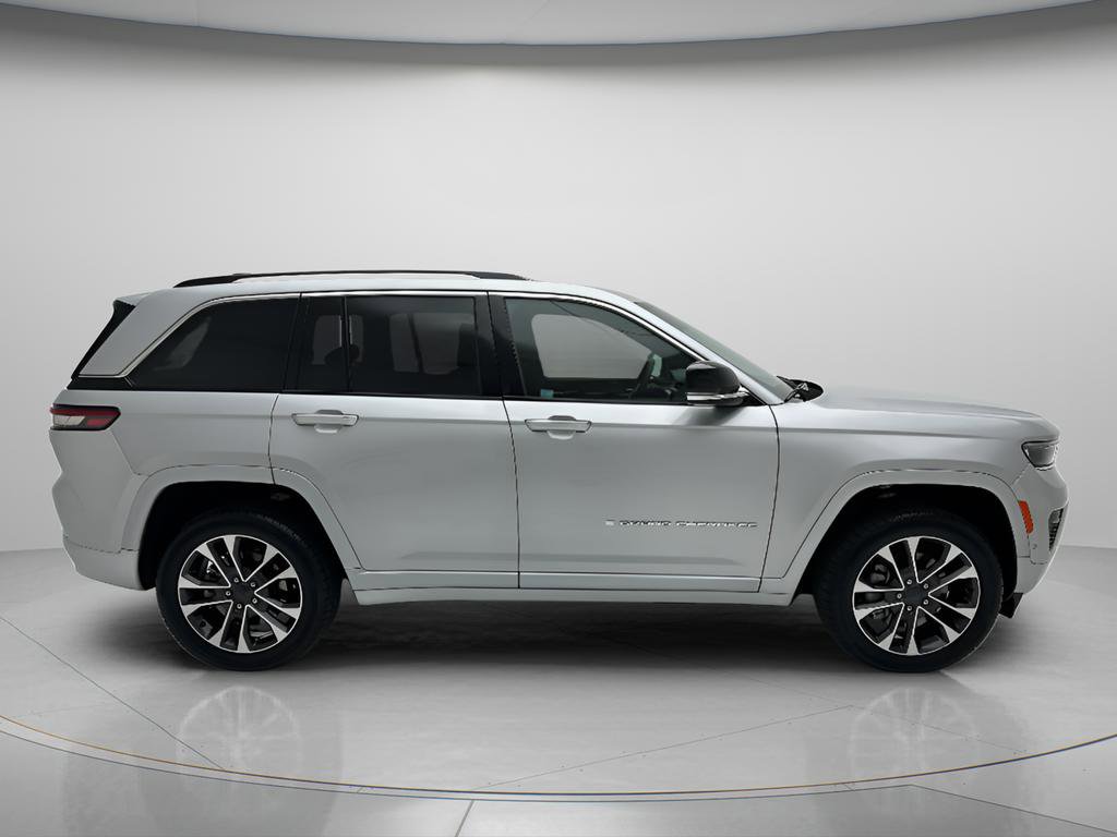 Used 2023 Jeep Grand Cherokee Overland AWD/4WD image 3
