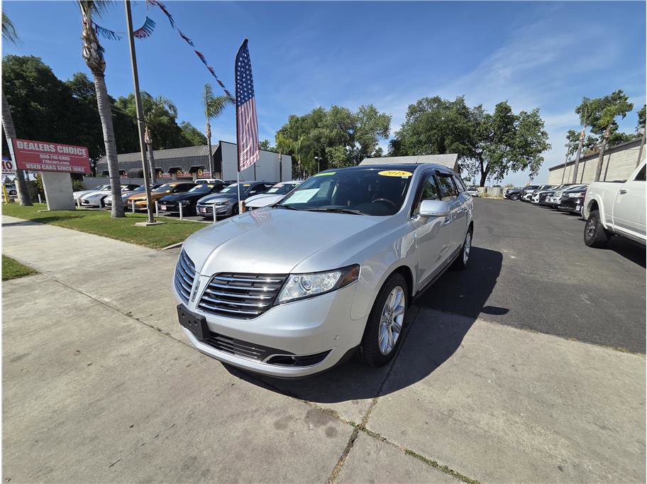 Used 2018 Lincoln MKT AWD w/ Technology Package image 1