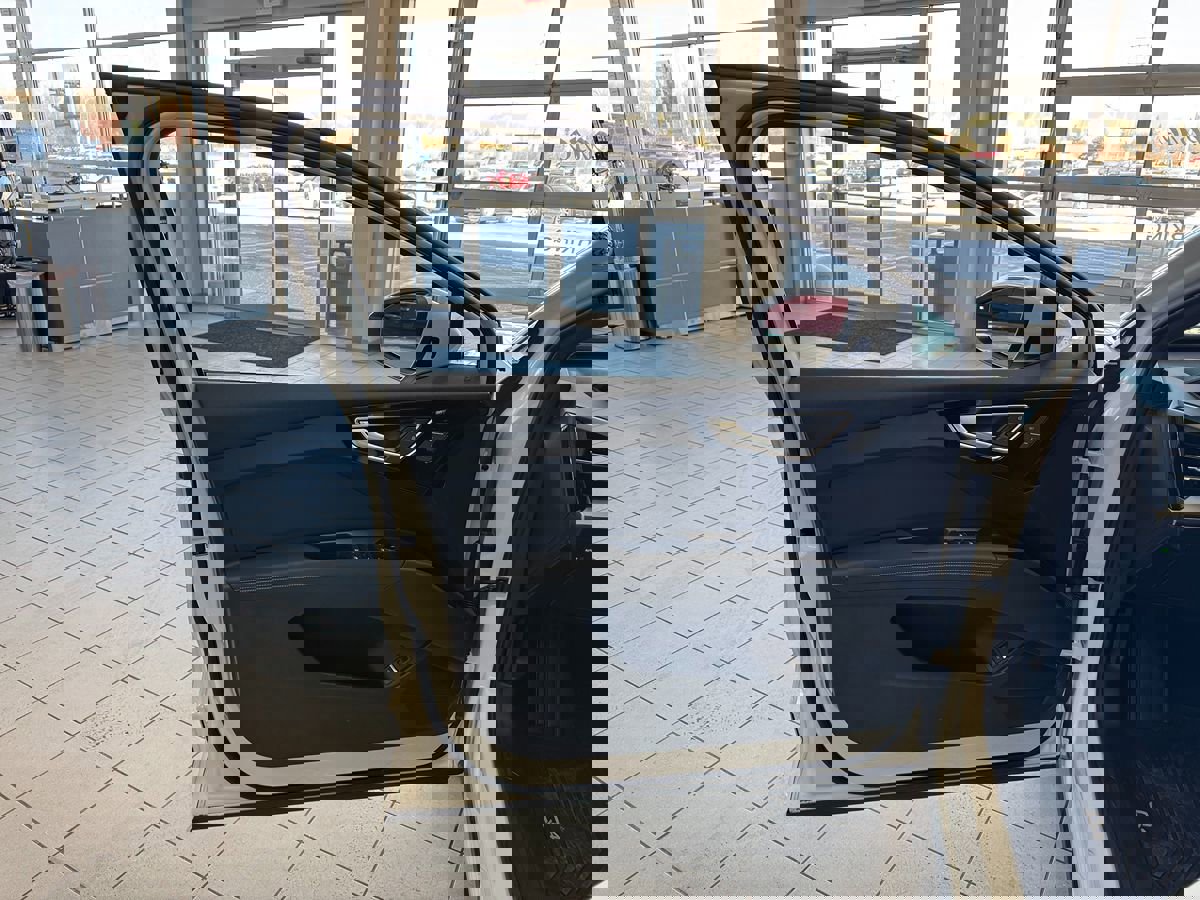 Used 2024 Audi Q4 e-tron Premium Plus w/ Premium Plus image 9