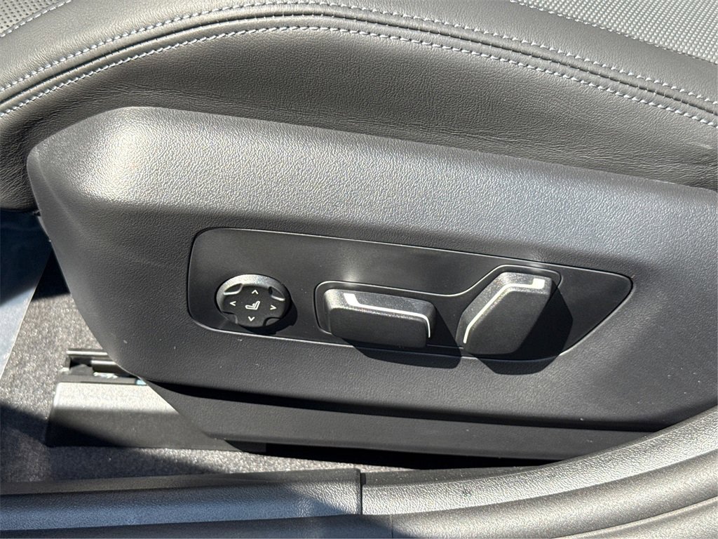 New 2026 BMW M5 w/ Executive Package image 25