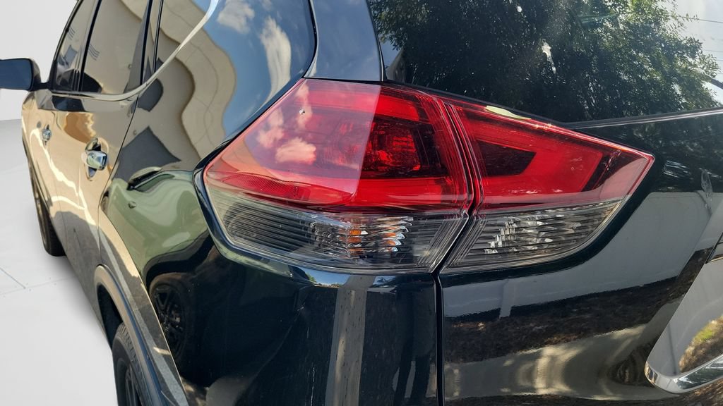 Used 2018 Nissan Rogue SV FWD image 8