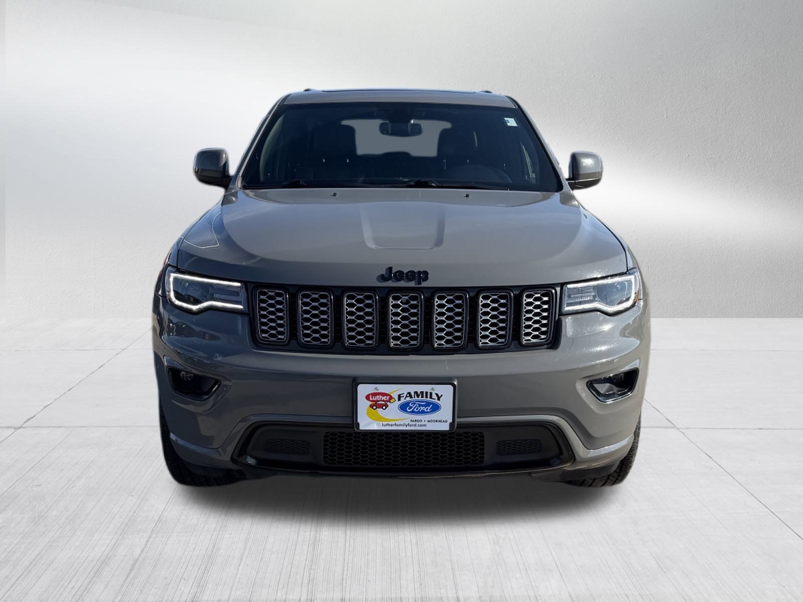 Used 2022 Jeep Grand Cherokee Laredo X image 2