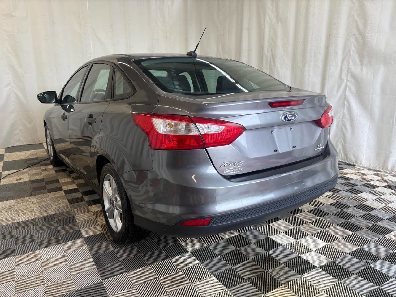 Used 2014 Ford Focus SE w/ SE Winter Package image 5