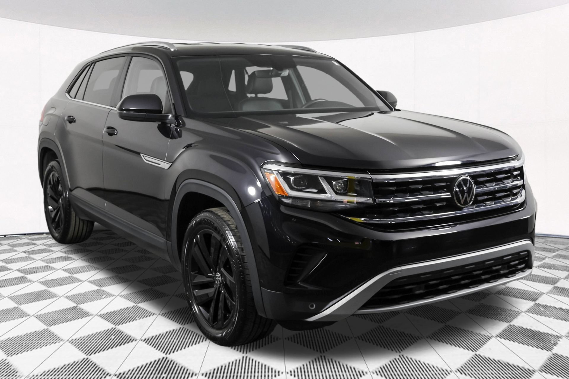 Used 2023 Volkswagen Atlas Cross Sport SE w/ Black Wheel Package AWD/4WD image 13