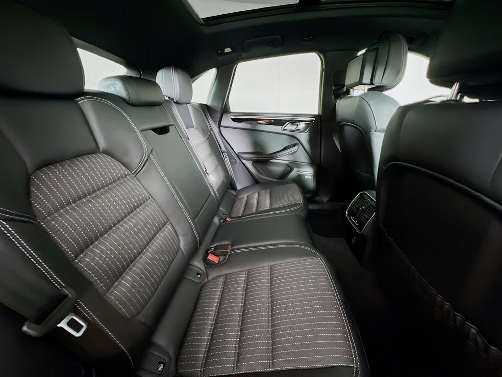 Certified 2026 Porsche Macan Turbo AWD/4WD image 29