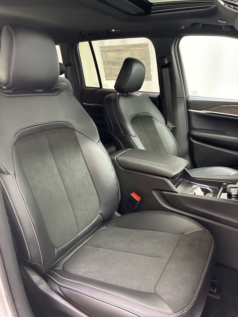 New 2026 Jeep Grand Cherokee Altitude AWD/4WD image 30