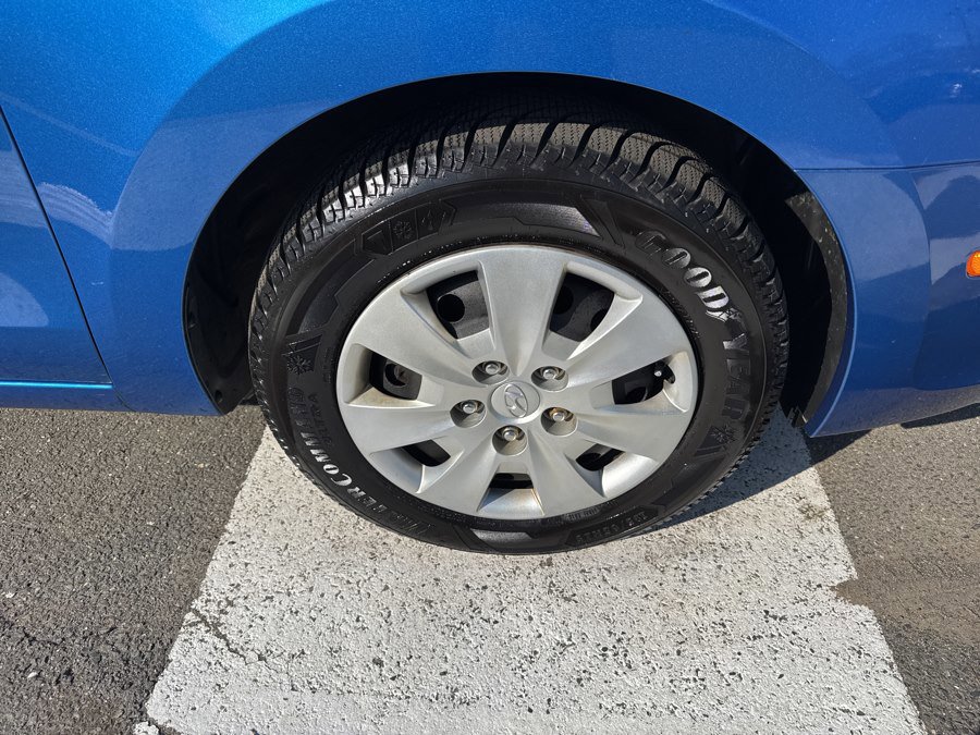 Used 2012 Hyundai Elantra GLS image 12