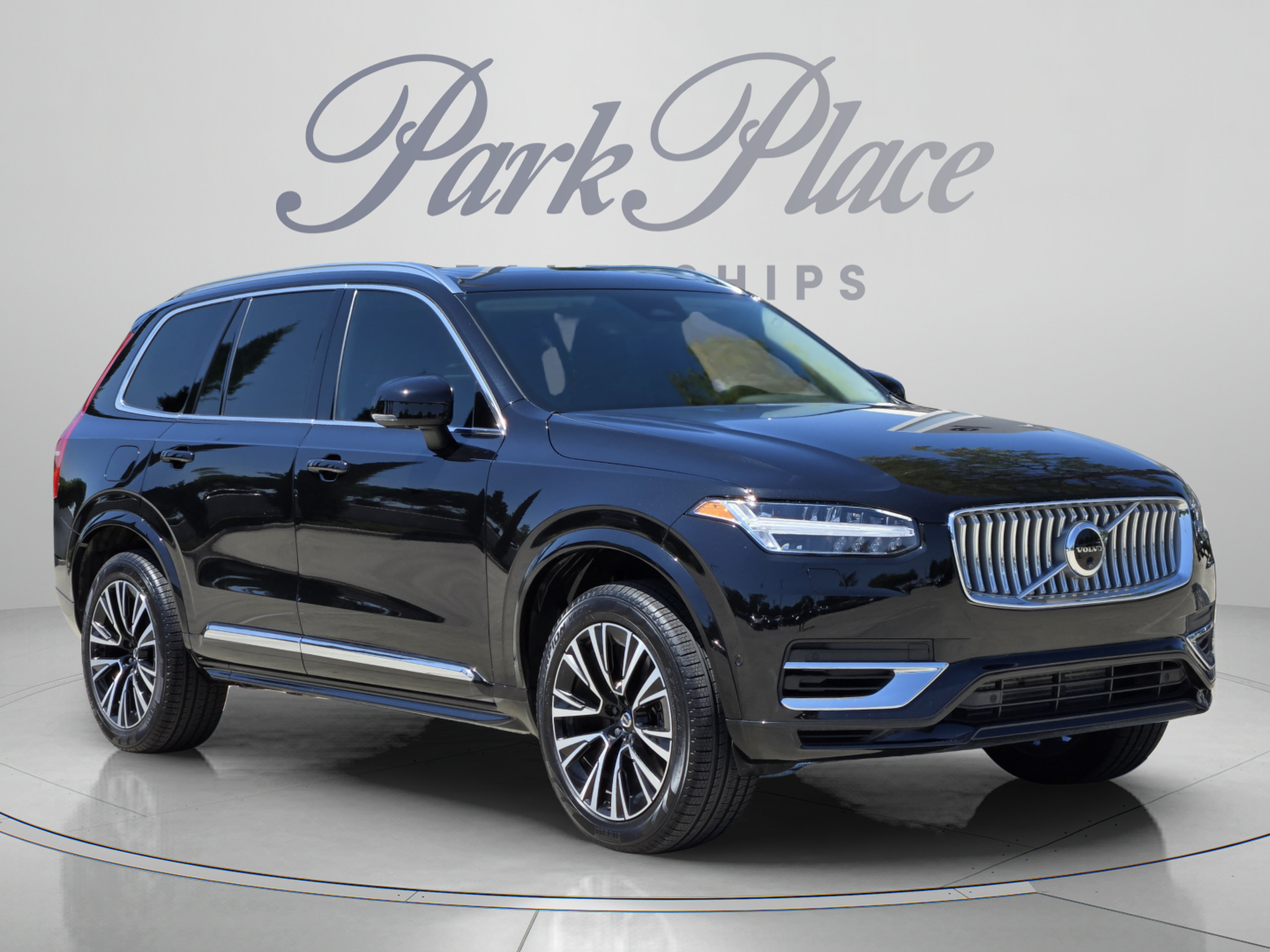 Used 2025 Volvo XC90 T8 Plus w/ Protection Package Premier AWD/4WD image 7