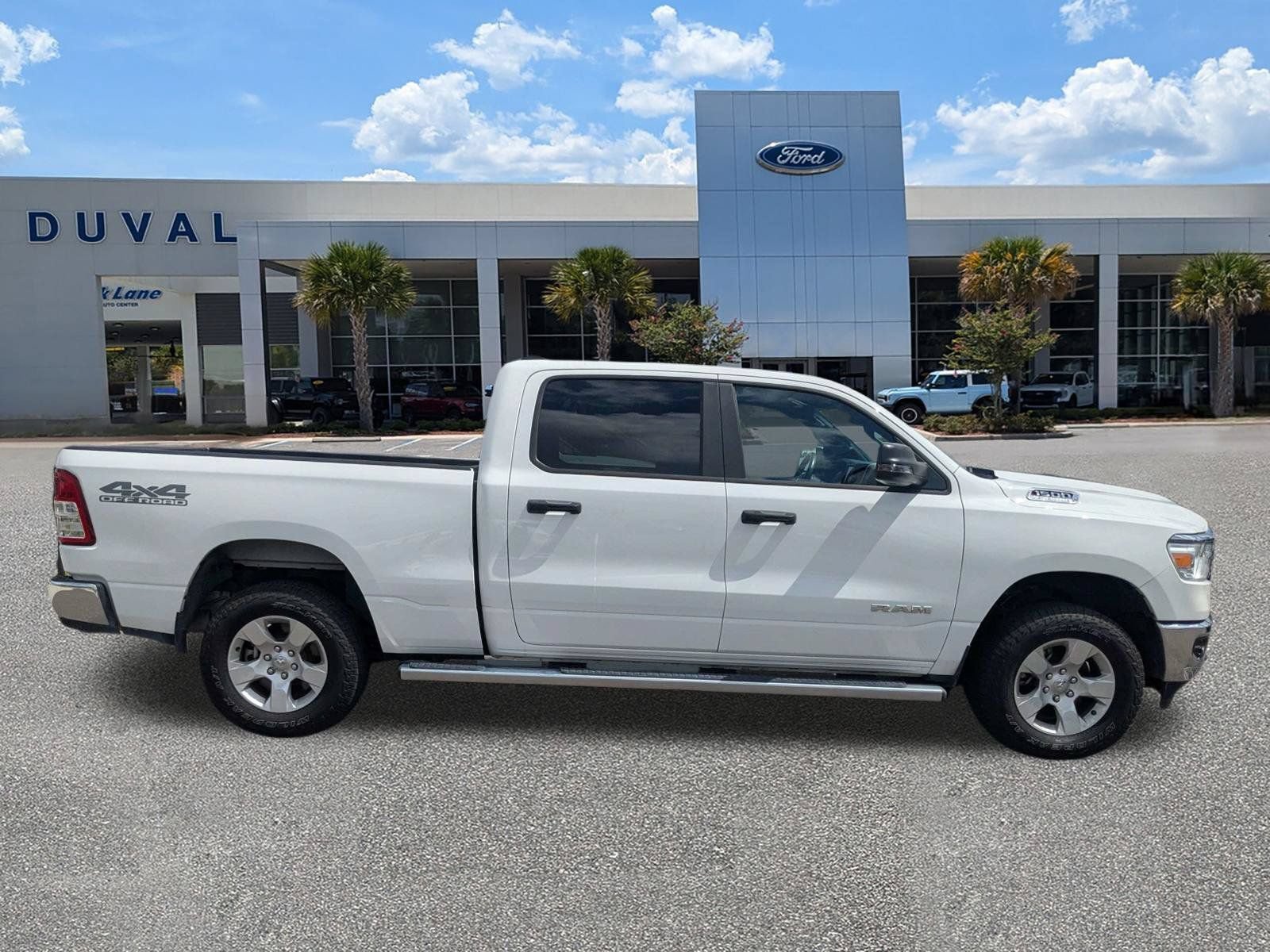 Used 2023 RAM 1500 Big Horn AWD/4WD image 3