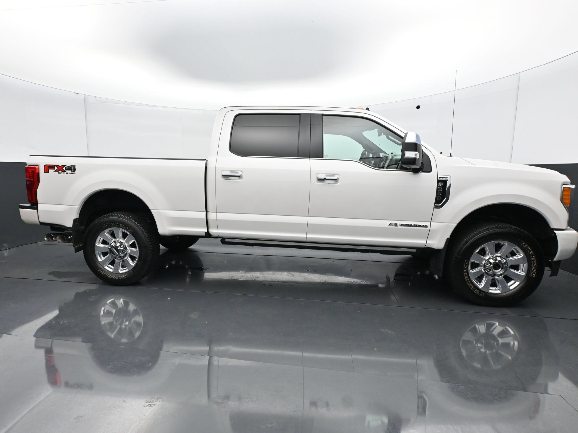Used 2019 Ford F350 Platinum w/ Platinum Ultimate Package AWD/4WD image 8
