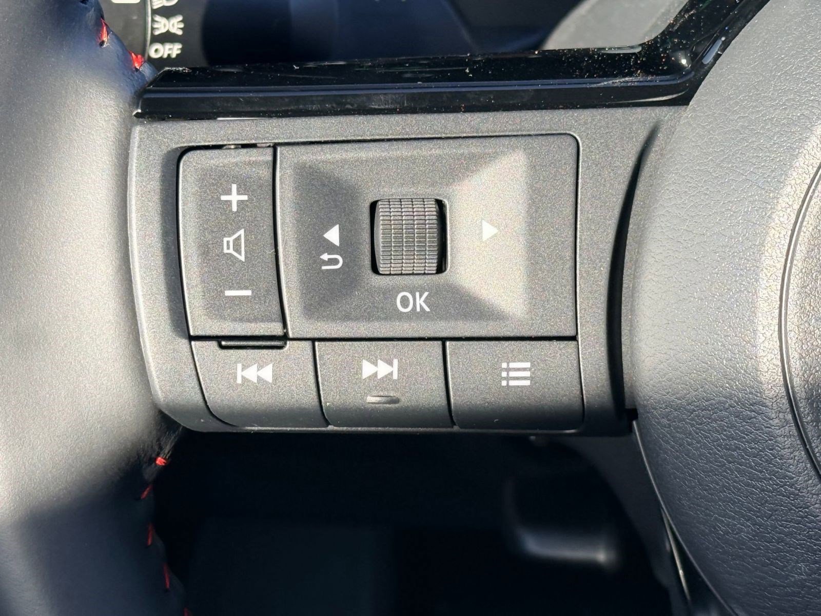 New 2026 Nissan Kicks SR w/ Cold Weather Package image 12