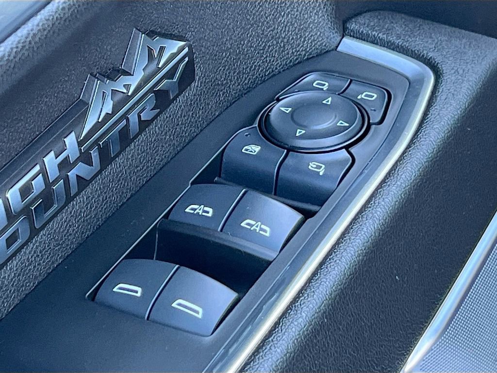 Used 2024 Chevrolet Silverado 1500 High Country w/ High Country Premium Package image 18