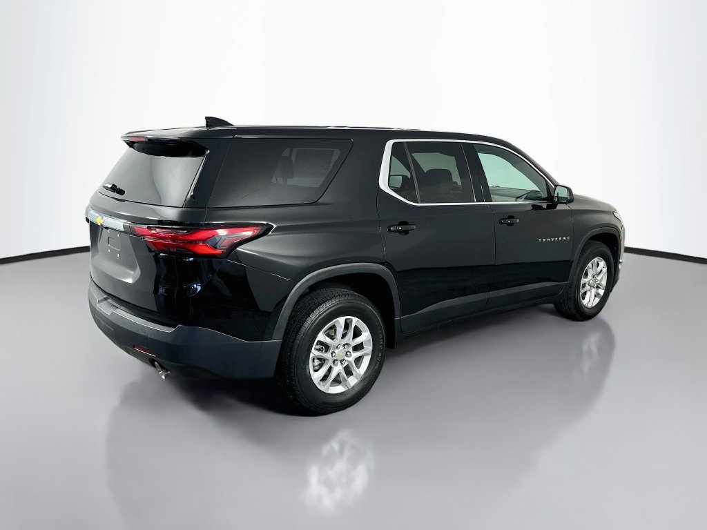 Used 2023 Chevrolet Traverse LS FWD image 7