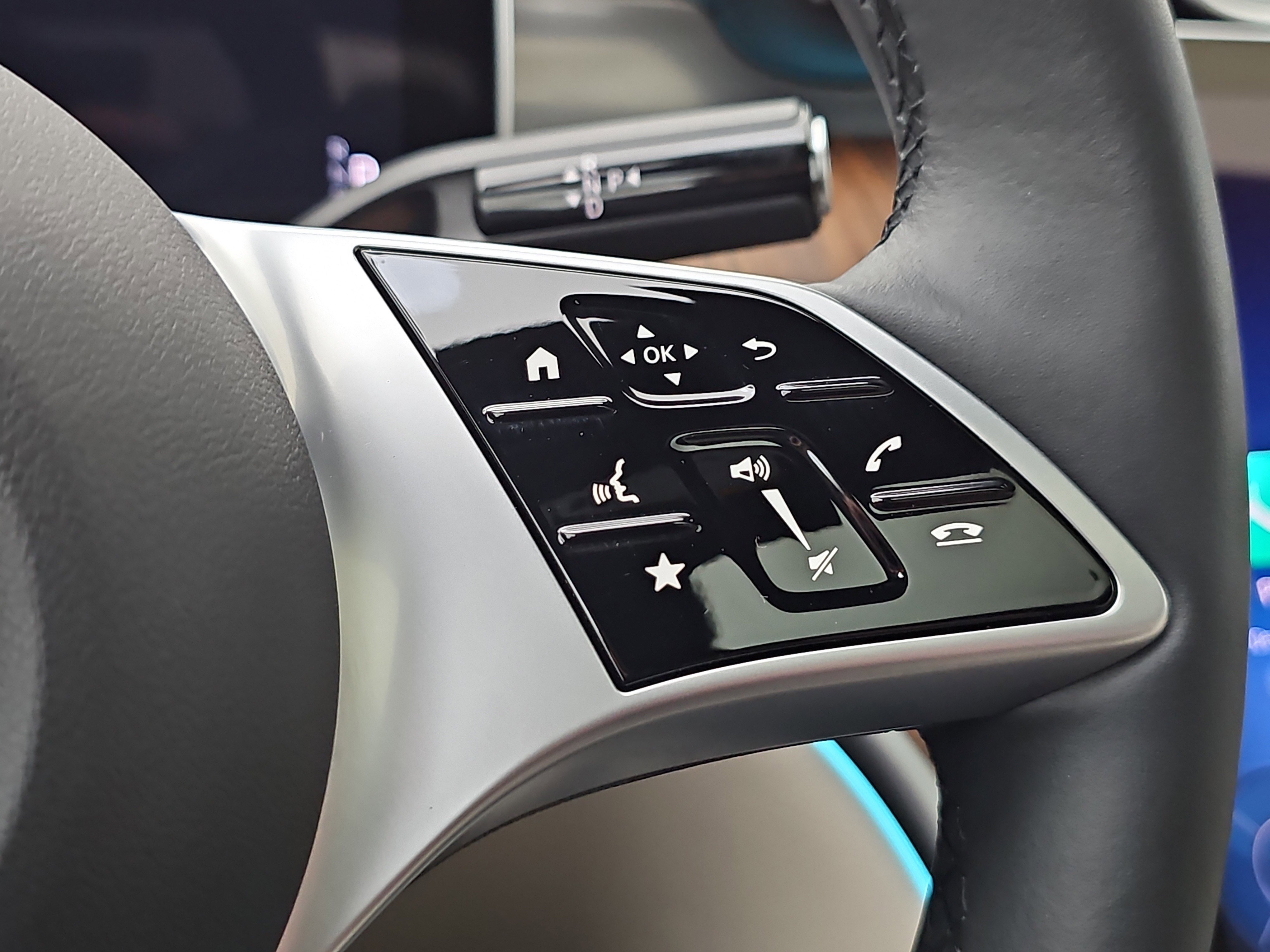 Used 2025 Mercedes-Benz C 300 4MATIC Sedan image 34