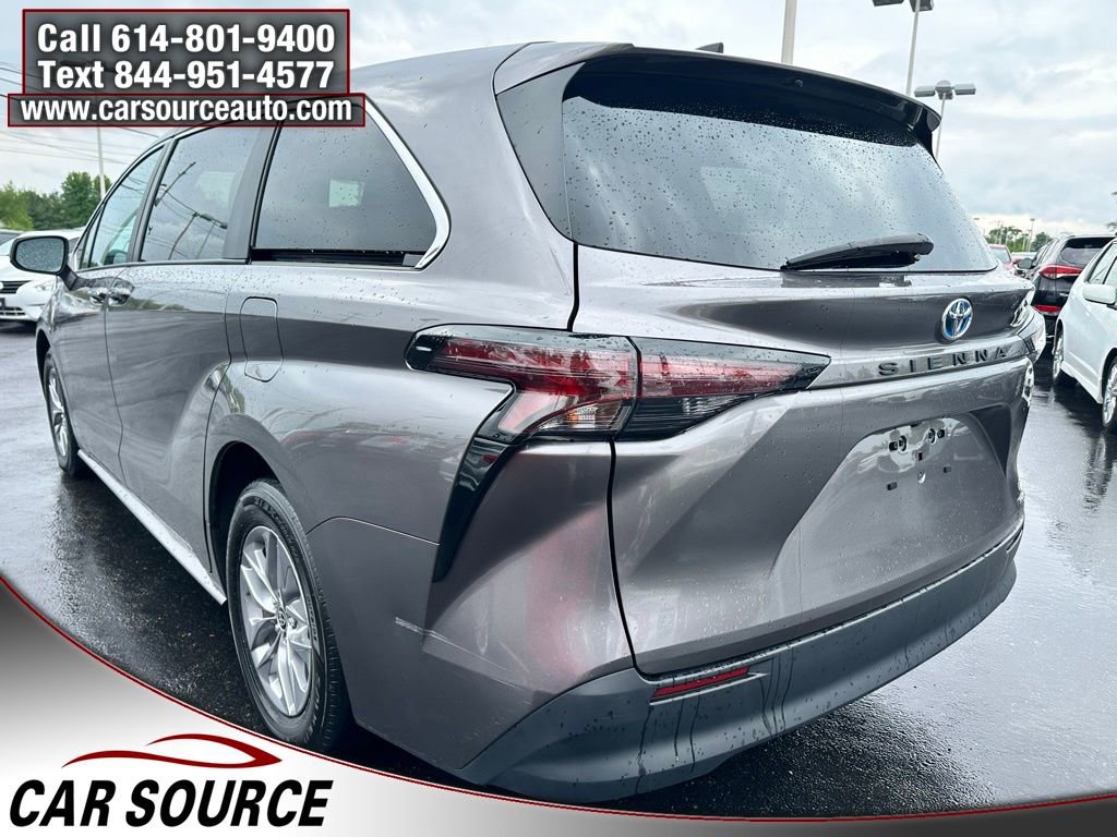 Used 2024 Toyota Sienna LE FWD image 4
