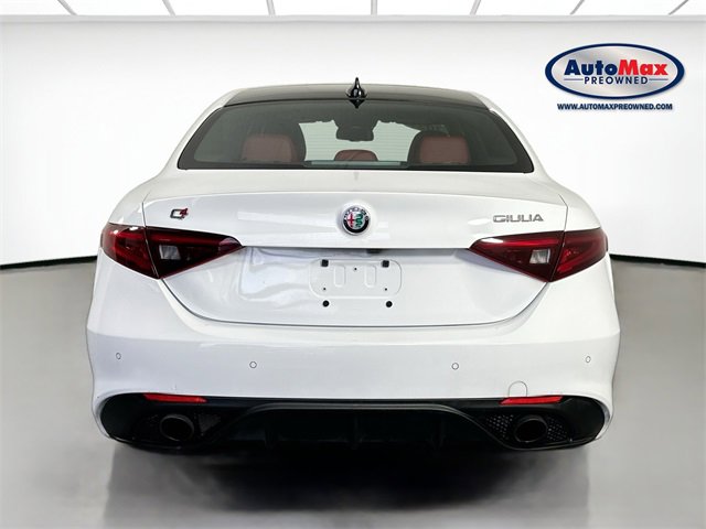 Used 2022 Alfa Romeo Giulia Veloce image 8