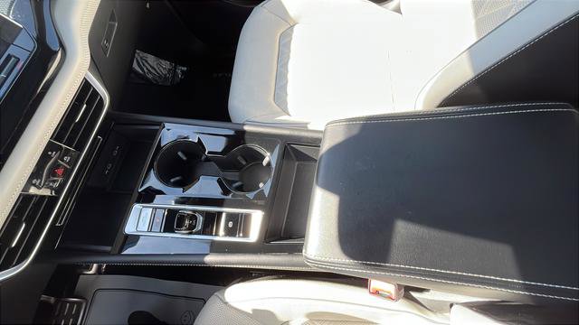 Used 2024 Volkswagen Atlas Cross Sport SEL Premium R-Line image 17