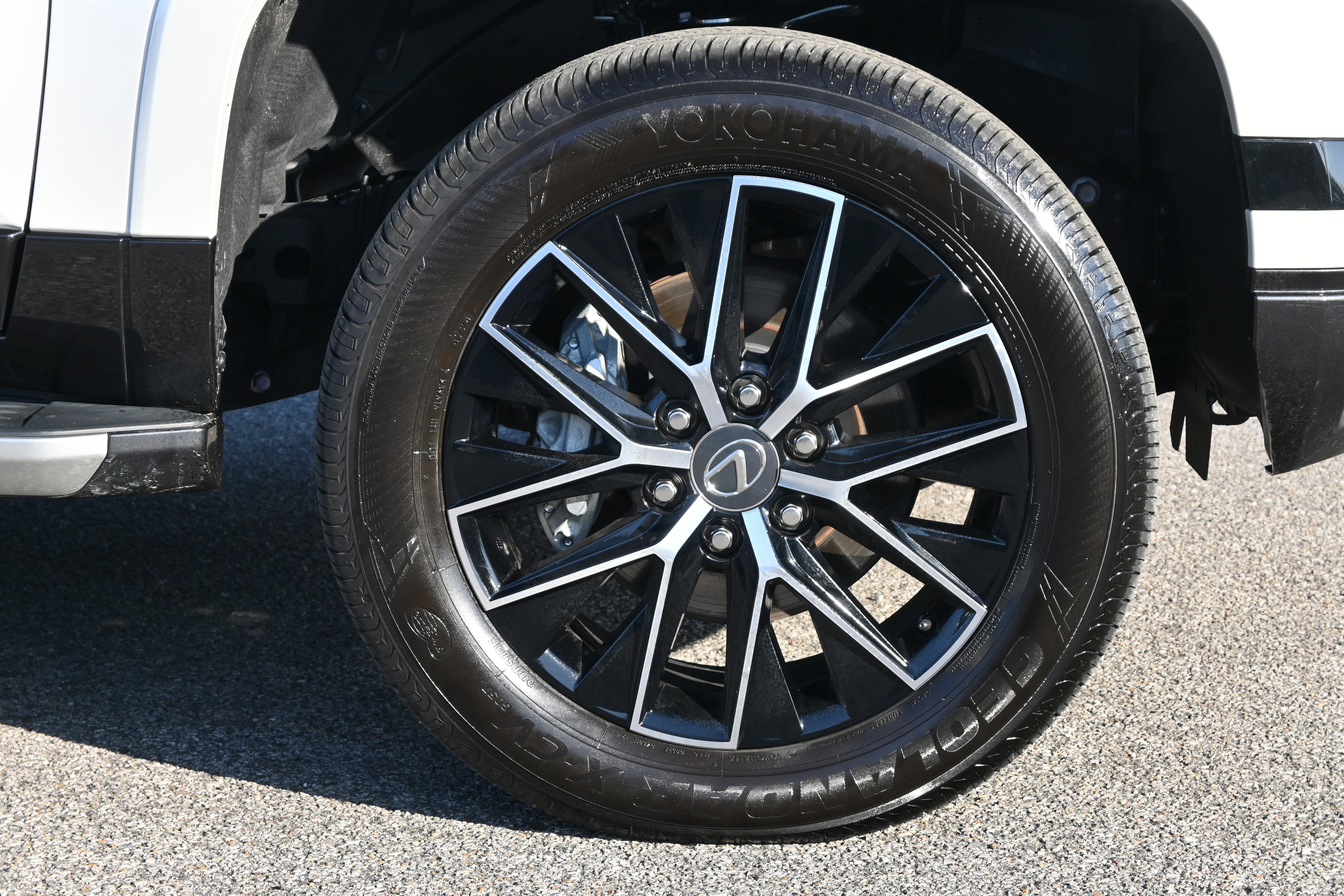 Used 2025 Lexus GX 550 GX 550 Premium+ w/ Cold Area Package image 14