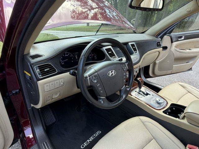 Used 2013 Hyundai Genesis 3.8 w/ Premium Pkg RWD image 19